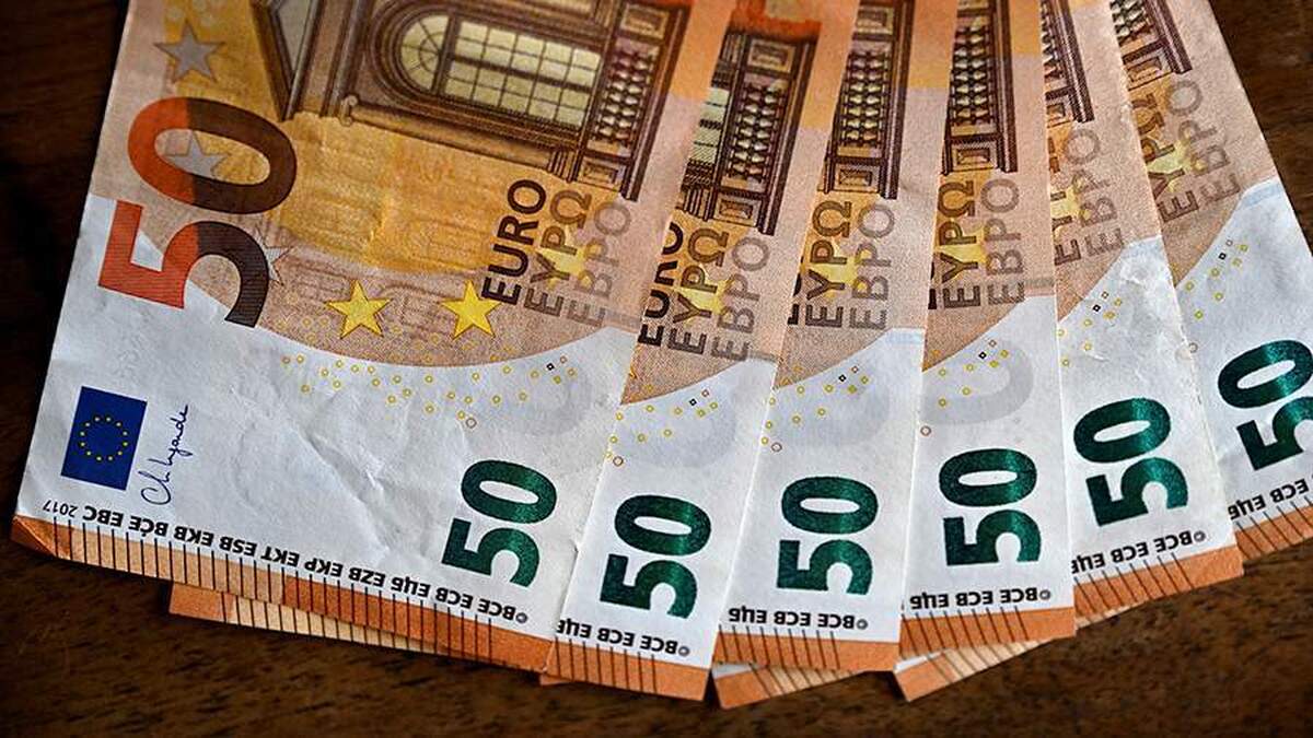 کمیسیون اروپا تقریباً ۶ میلیارد یورو از طریق درآمد حاصل از دارایی‌های روسیه به کیف منتقل کرد.