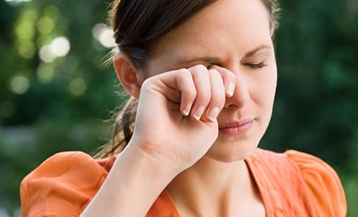 اگر از آن دسته افرادی هستید که زیاد چشم هایتان را می‌مالید بخوانید!