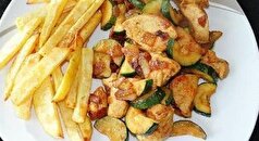 در چند مرحله این خوراک مرغ و کدو سبز را آماده کنید