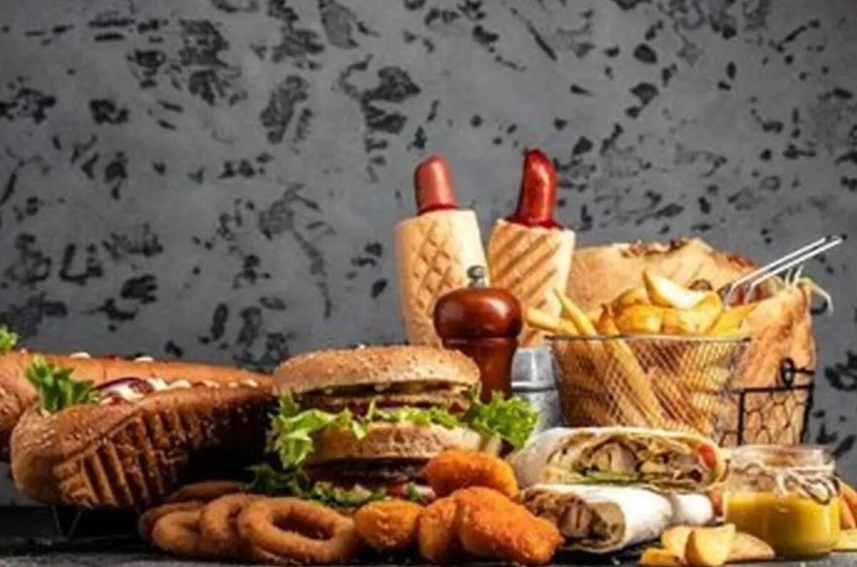 مصرف زیاد غذا‌های فست فودی چه تاثیری بر سلامت مغز می‌گذارد؟