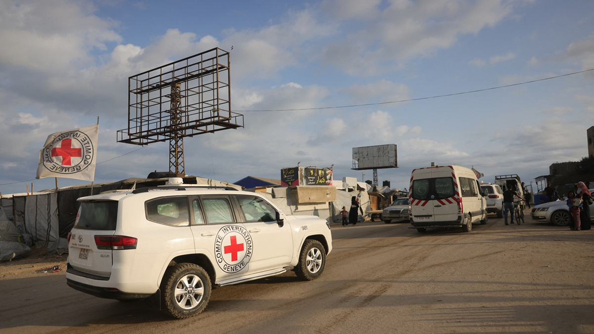 صلیب سرخ برای دریافت جسد اسیر اسرائیلی راهی جنوب نوار غزه شد