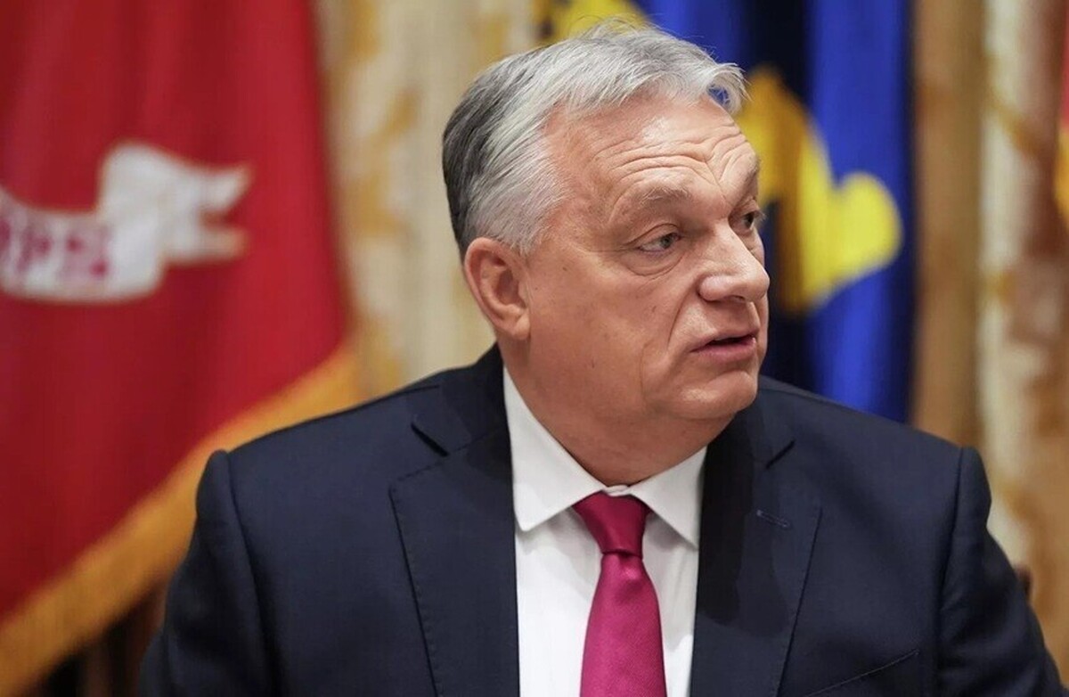 پس از یک رسوایی، اوربان، زلنسکی را به رهبری یک «شبکه مافیای نظامی» متهم کرد و از تعلیق کمک‌های مالی به اوکراین خبر داد