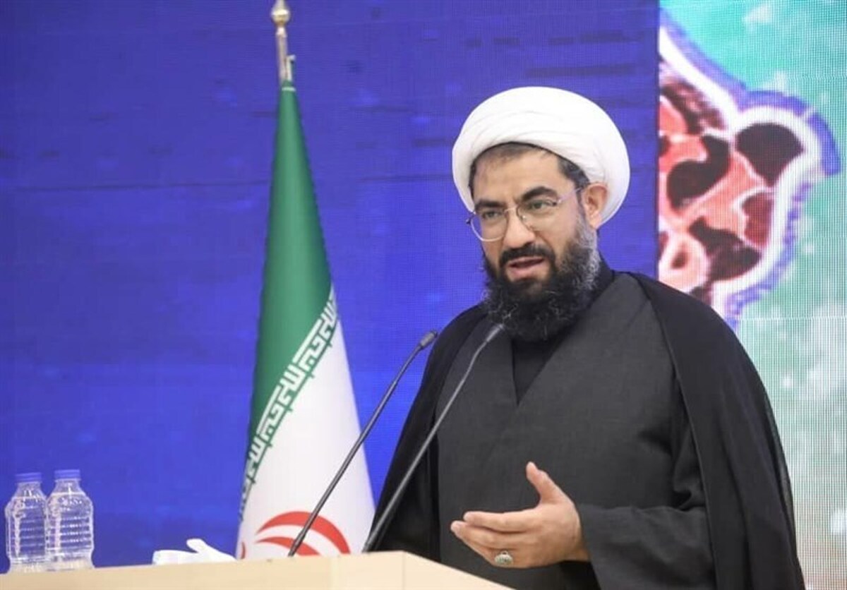 سعادت جامعه در گرو تمسک همزمان به قران و اهل بیت (ع) است