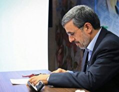 محمود احمدی‌نژاد به سوگ خواهرش نشست