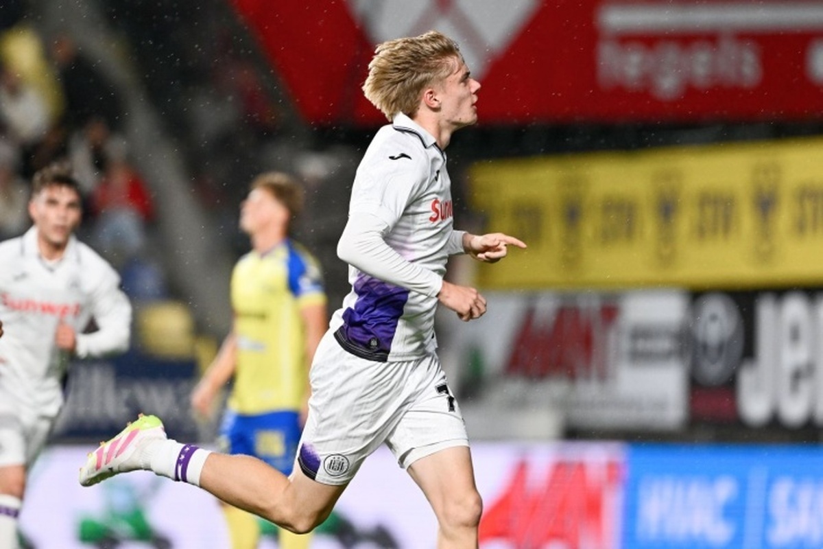 بایرن و بروسیا به هافبک ۱۷ ساله اندرلخت علاقه دارند