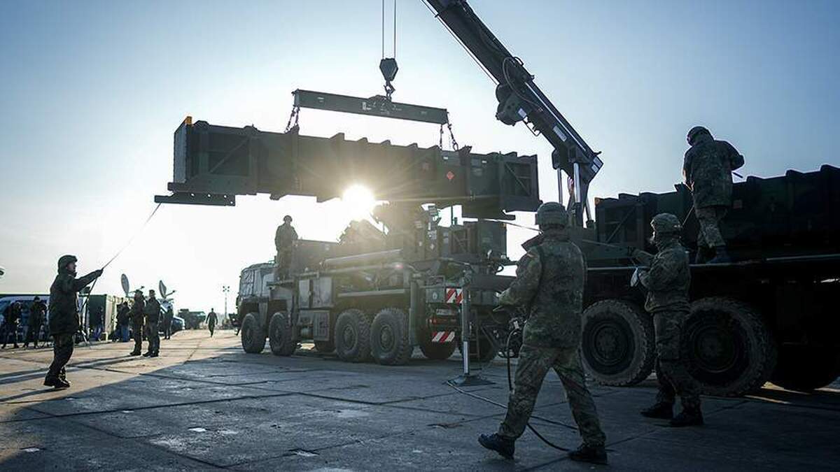 زلنسکی خواستار تحویل سامانه‌های دفاع هوایی بیشتر به اوکراین شد.