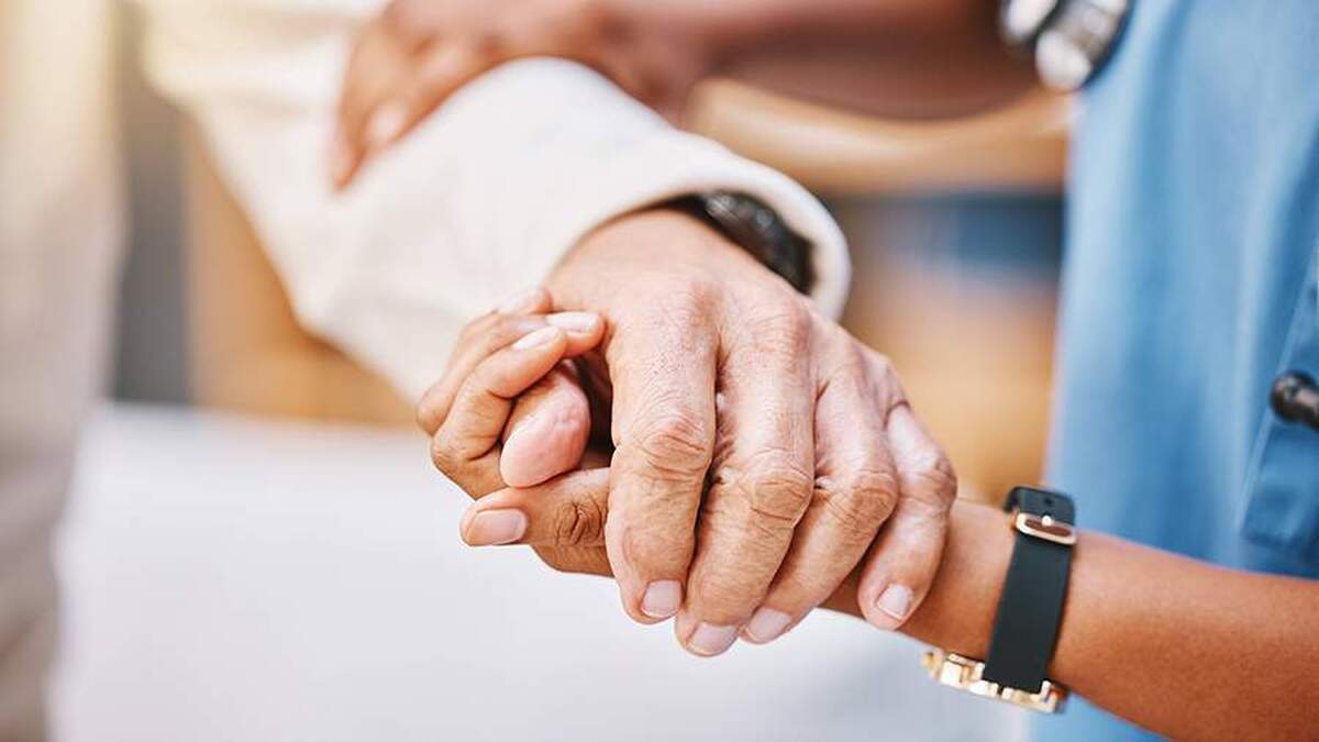 دکتر راه‌های برخورد صحیح با افراد ۶۰ ساله را نام برد.