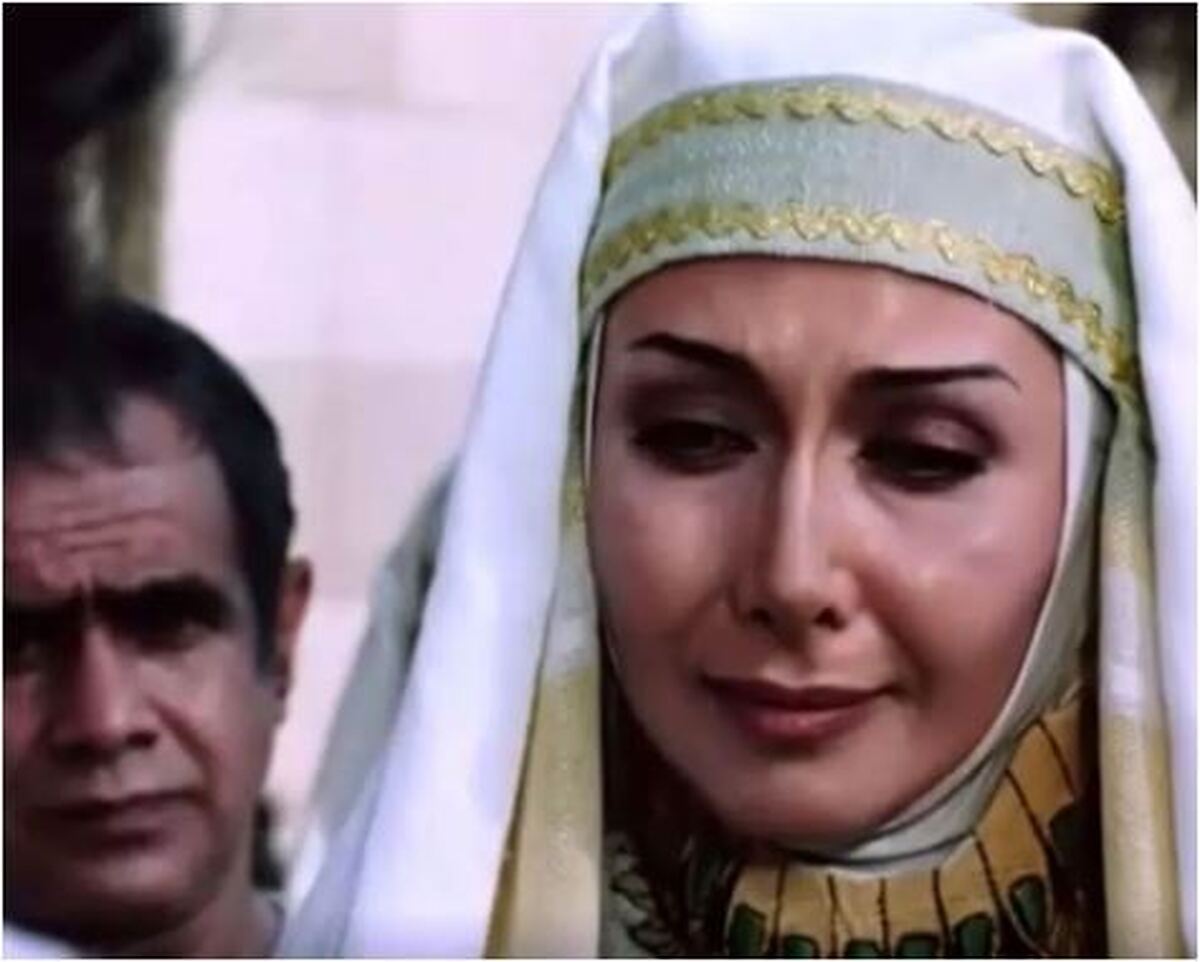 تصویری زیرخاکی از بازیگر نقش زلیخا در میان کودکان میانماری