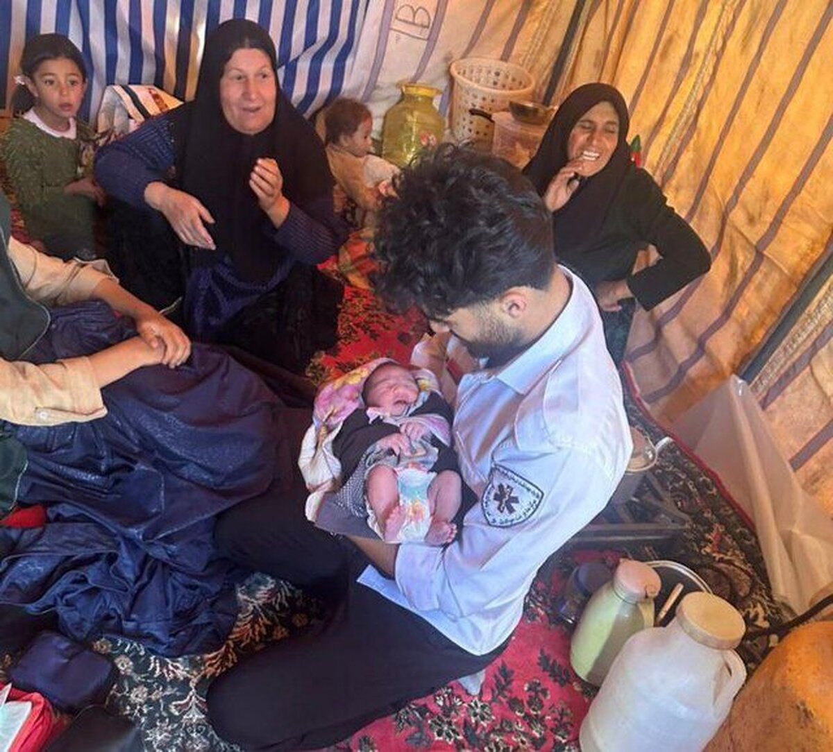 امداد رسانی به مادر باردار در چادر عشایری زیلایی