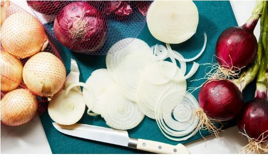 خداحافظی با اشکریختن موقع خرد کردن پیاز با یک راهکار علمی خداحافظی با اشکریختن موقع خرد کردن پیاز با یک راهکار علمی