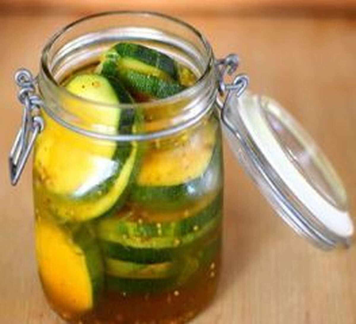 آموزش مرحله به مرحله تهیه ترشی کدو سبز