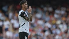 انزو بارنچا در را باز می‌کند