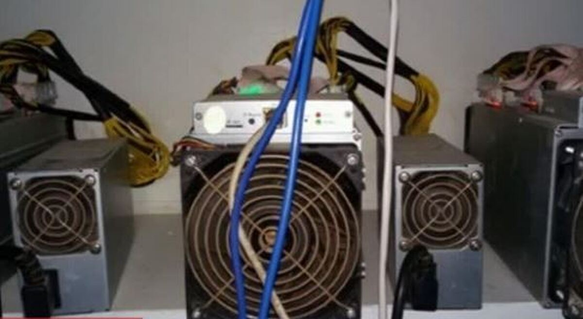 ماینر‌های کشف شده به ارزش ۴ میلیارد و ۵۰۰ میلیون ریال در کرمانشاه