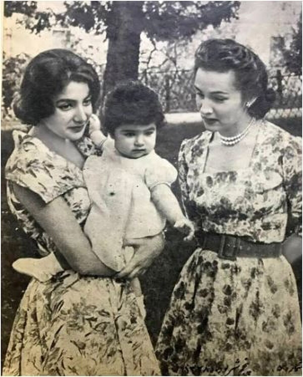 تصویری نایاب از فوزیه و دخترش شهناز پهلوی و نوه اش