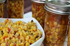 با کمترین هزینه برای شب‌های پاییز این ترشی خوشرنگ ذرت را درست کنید