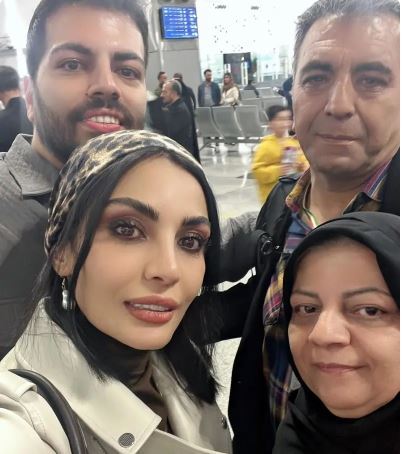 عکس دیده نشده از مادر با حجاب صحرا اسداللهی/ خانم بازیگر خوشحال‌ترین در کنار خانواده! +عکس