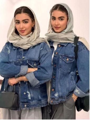 تیپ اسپرت سنا و سونیا حسینی با کت جین تکمیل شد تیپ اسپرت سنا و سونیا حسینی با کت جین تکمیل شد
