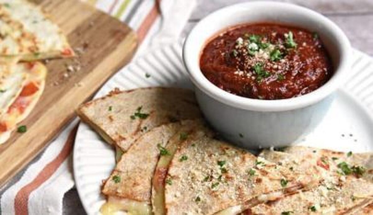 فوت کوزه گری تهیه کسادیای نون سیر بر‌ای صبحانه و عصرانه