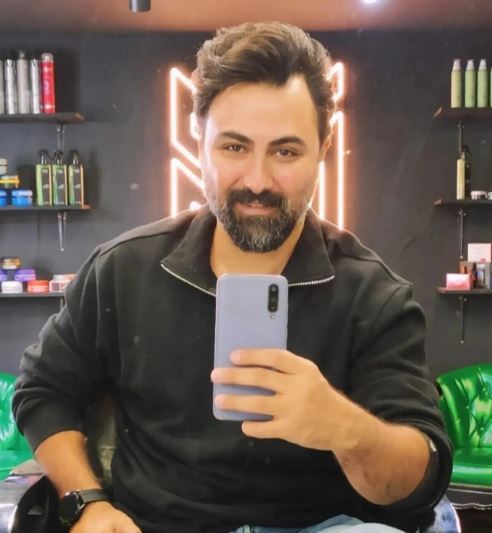 شعر و غزل خوانی احساسی بابک انصاری با انتشار یک سلفی آینه‌ای