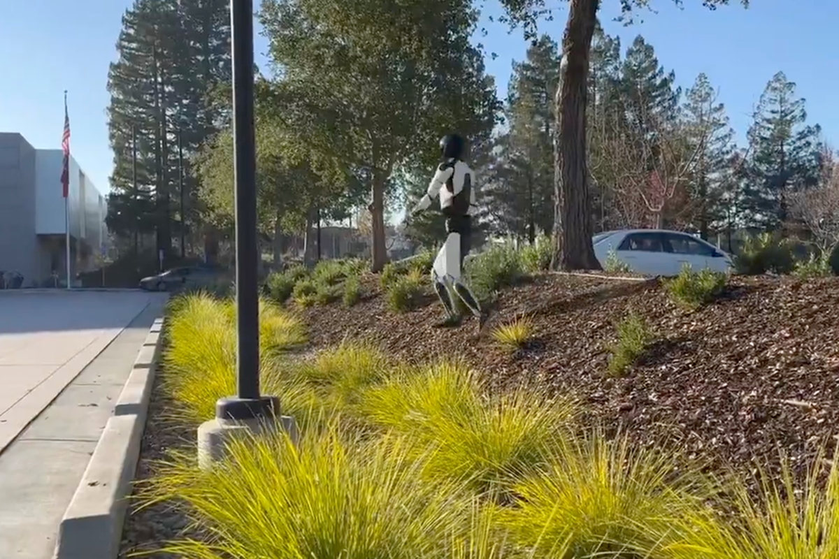 ماسک قول داد که با کمک یک ربات تسلا، فقر را ریشه کن کند