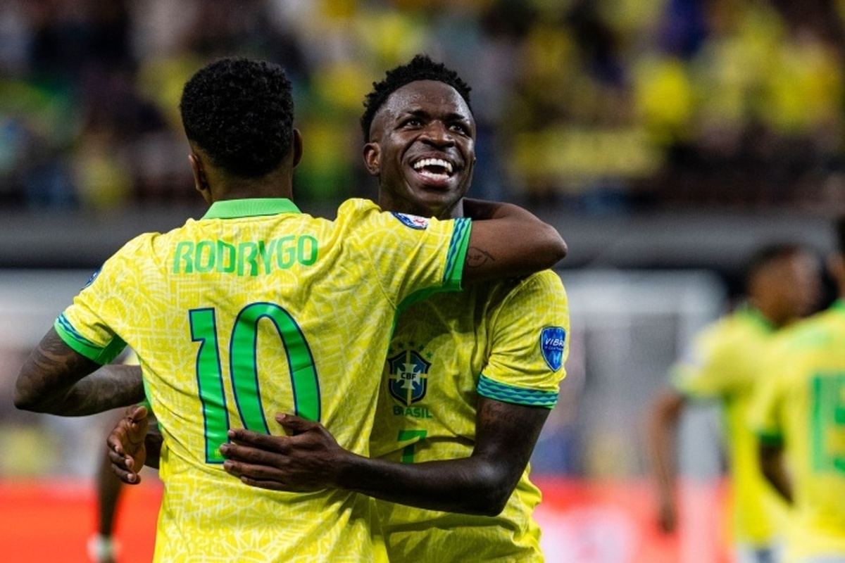 آنچلوتی، سرمربی برزیل، در مورد سازگاری رودریگو و وینیسیوس در زمین صحبت کرد