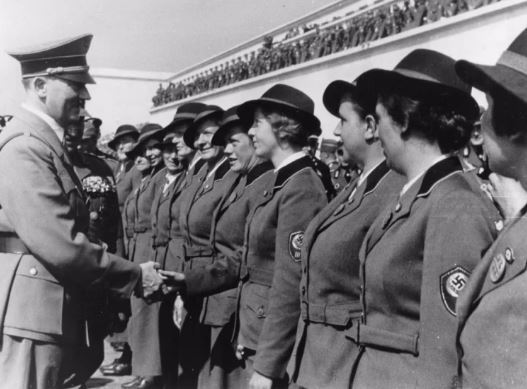 کشفیات جدید درباره دی‌ان‌ای دیکتاتور نازی/رهبری با یک بیضه و اختلال در رشد جنسی!