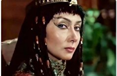 حال و هوای عرفانی کتایون ریاحی در حرم امام رضا (ع)