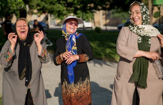 ۳ گام برای درمان خنده‌های عصبی و جلوگیری از سوءتفاهمات