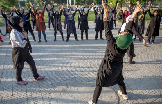 ۳ گام برای درمان خنده‌های عصبی و جلوگیری از سوءتفاهمات