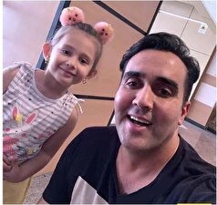 عکس یادگاری پوریا پورسرخ کنار فوتبالیست معروف در کافه شیکش