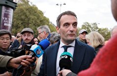 یک سیاستمدار فرانسوی از مکرون خواسته است تا سفر زلنسکی به پاریس را به دلیل رسوایی فساد لغو کند