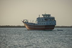 توقیف پنج شناور و کشف محموله بزرگ کالای ممنوعه در آب‌های بندرعباس