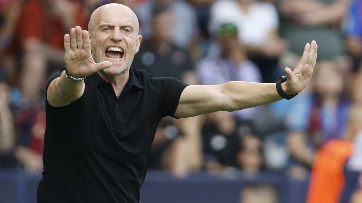 جولیان کالرو آینده‌اش را در هاله‌ای از ابهام قرار می‌دهد