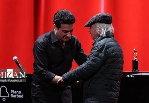 احترم همایون شجریان به استاد محمدرضا شفیعی کدکنی روی صحنه