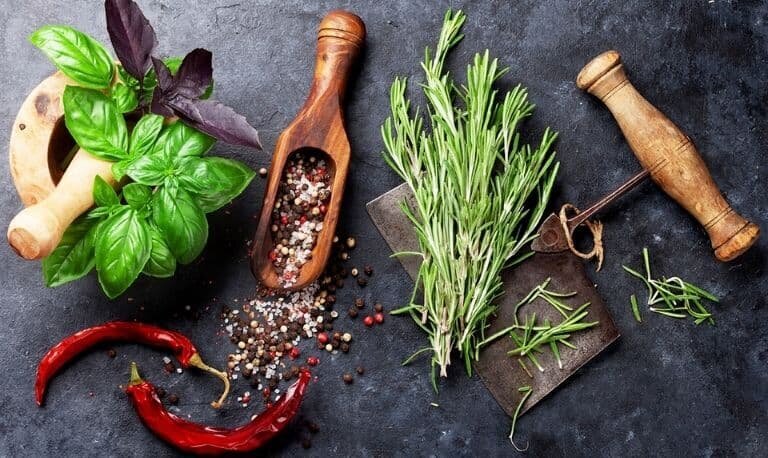 بهترین تایم افزودن ادویه به غذا کی است؟