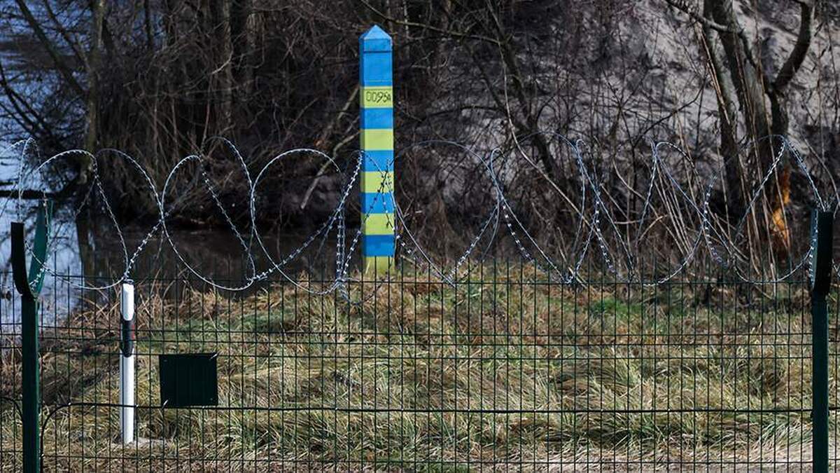 مقامات رومانیایی در حال تخلیه روستایی در مرز با اوکراین هستند.