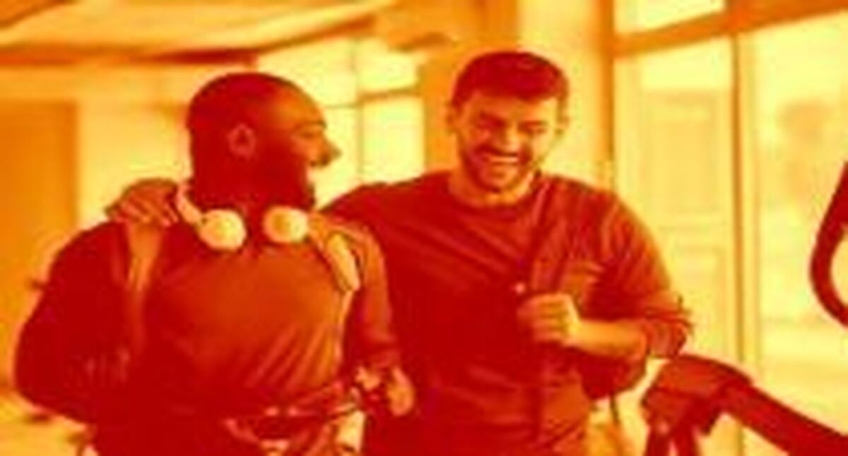 بروز احساسات واقعی راهی محبوب شدن در جمع دوستان و جامعه