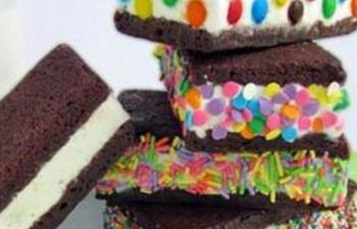 برای تولد و دورهمی‌های دخترانه این بستنی‌های جذاب ساندویچی را حتما امتحان کنید / رسپی