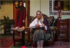 احترام برومند با استایل موقر و برازنده در مراسم سینمایی حاضر شد