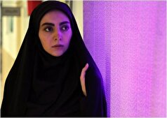 مهشید جوادی در حال نوشیدن قهوه در هوای دل چسب پاییزی