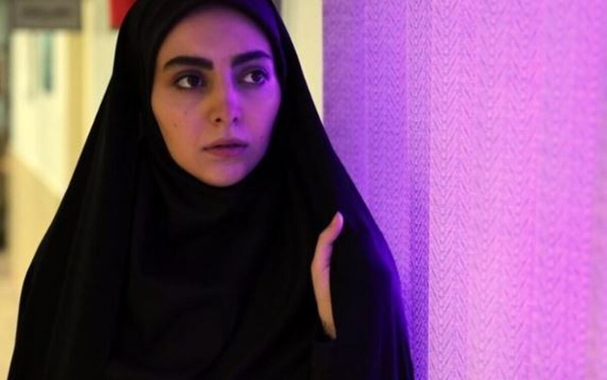 استایل الگانت مهشید جوادی در یک کافه دنج! +عکس