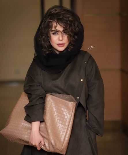 استایل خیره کننده الهام اخوان با کیف برند ۹۰۰ میلیون تومانی! +عکس