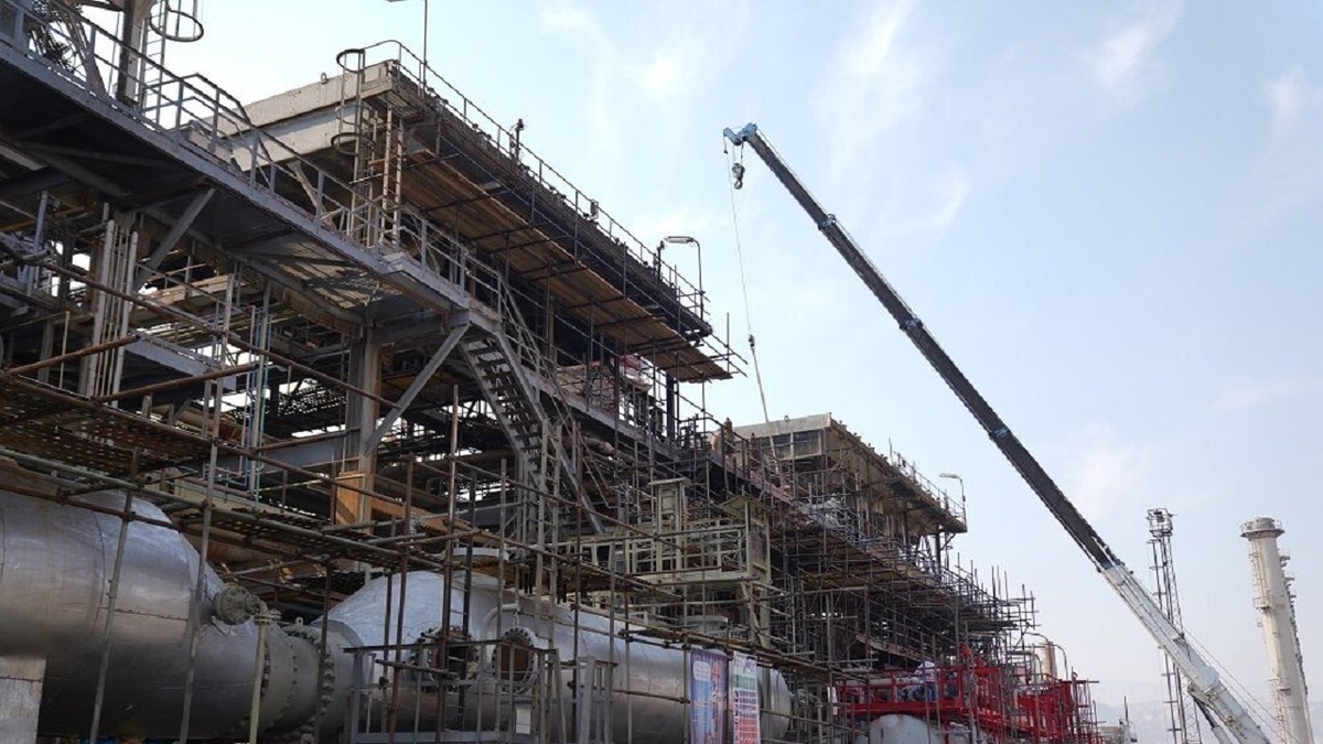 عملیات بازسازی یک واحد آسیب دیده پالایشگاه فجرجم در جنگ ۱۲ روزه به ۷۵ درصد رسید