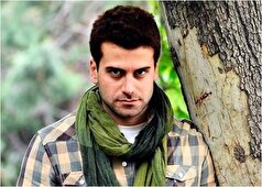 تصویر شکار شده از استایل جذاب و مردانه روزبه حصاری در یک کافه دنج/پولداری ازش میباره!