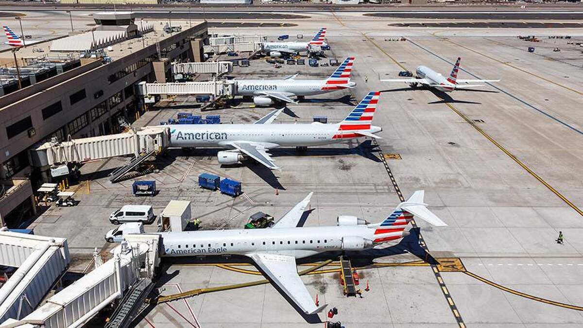 زاخارووا به عدم پاسخ آمریکا به پیشنهاد روسیه برای از سرگیری پرواز‌های مستقیم اشاره کرد.