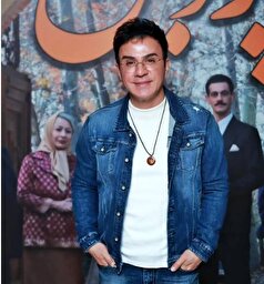 خدمت‌رسانی داریوش فرضیایی در بخش کفشداری حرم امام رضا (ع)