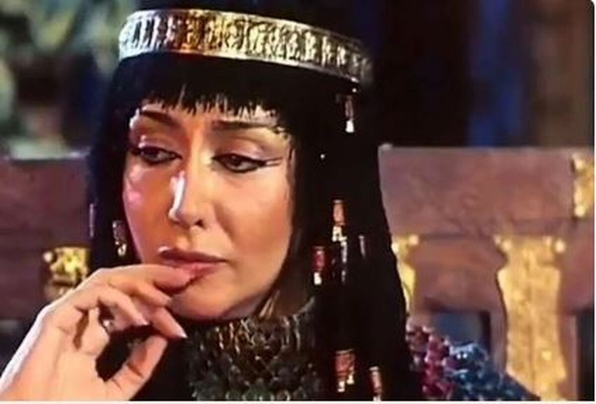 تصویر کمتر دیده شده از کتایون ریاحی با چادر مشکی