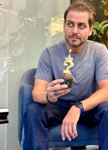 کیک تولد یک نفره و بانمک احمد پورخوش +عکس