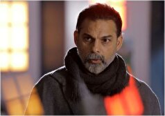 تصویر شکار شده از پیمان معادی در حال بچه داری! /البته بچه اش یکم متفاوته..