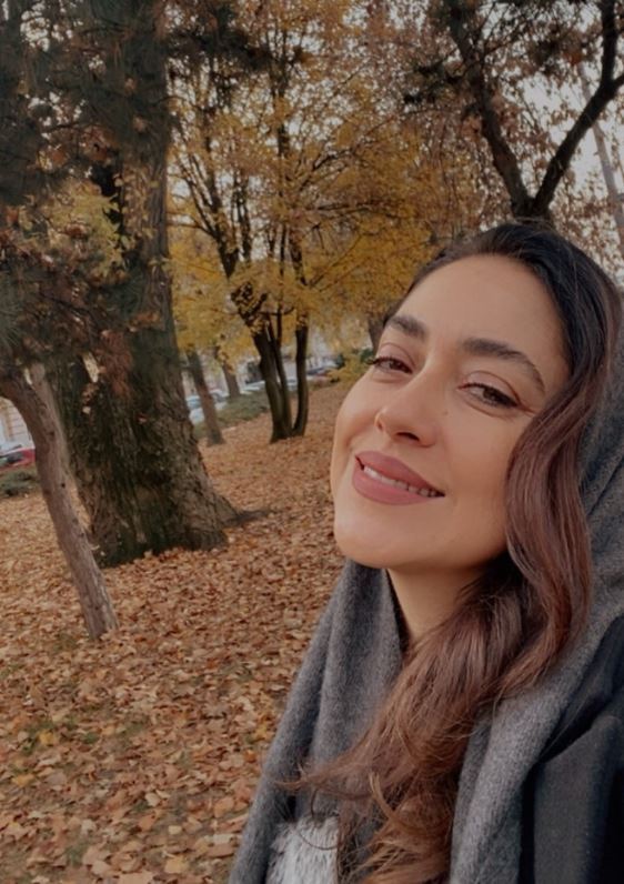 نخستین تصویر بهاره کیان افشار با فیگور دلبرانه اش بین برگ‌های پاییزه منتشر شد!